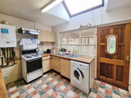 2 bedroom Bungalow for sale in Park Lane, Bessacarr, Doncaster, DN4