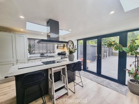 3 bedroom Semi-detached house for sale in Raymond Road, Scawthorpe, Doncaster, DN5