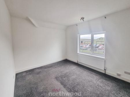 3 bedroom Semi-detached house to let in Cow House Lane, Armthorpe, Doncaster, DN3