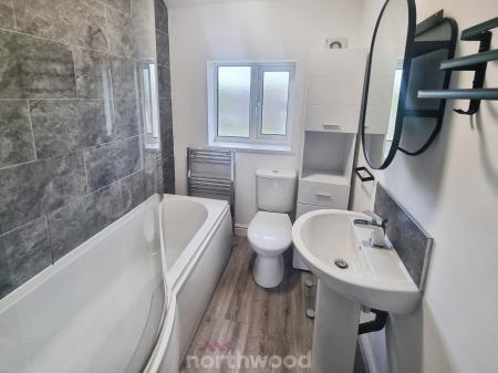 3 bedroom Semi-detached house to let in Cow House Lane, Armthorpe, Doncaster, DN3