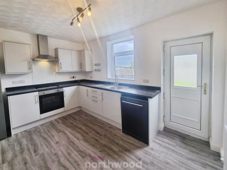 3 bedroom Semi-detached house to let in Cow House Lane, Armthorpe, Doncaster, DN3