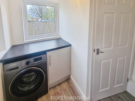 3 bedroom Semi-detached house to let in Cow House Lane, Armthorpe, Doncaster, DN3