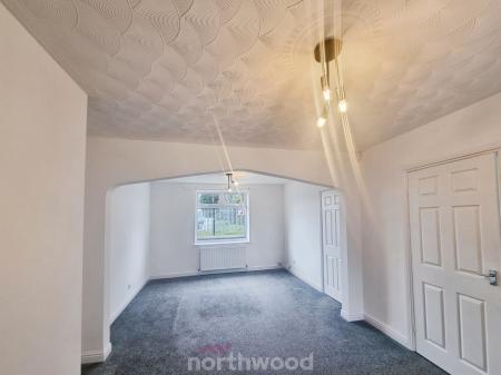 3 bedroom Semi-detached house to let in Cow House Lane, Armthorpe, Doncaster, DN3