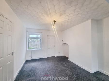 3 bedroom Semi-detached house to let in Cow House Lane, Armthorpe, Doncaster, DN3