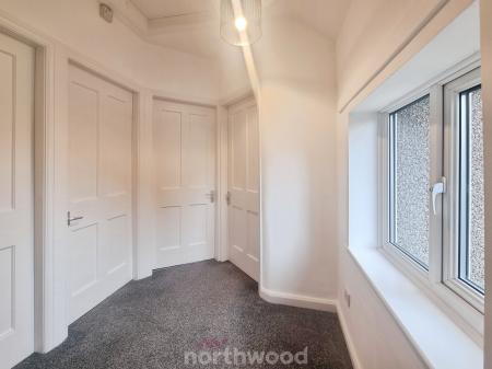 3 bedroom Semi-detached house to let in Cow House Lane, Armthorpe, Doncaster, DN3