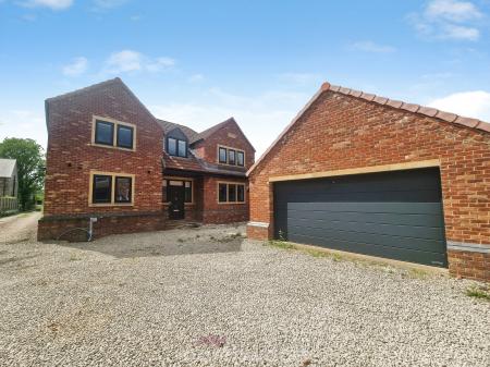 4 bedroom Detached house for sale in Bawtry Road, Bessacarr, Doncaster, DN4