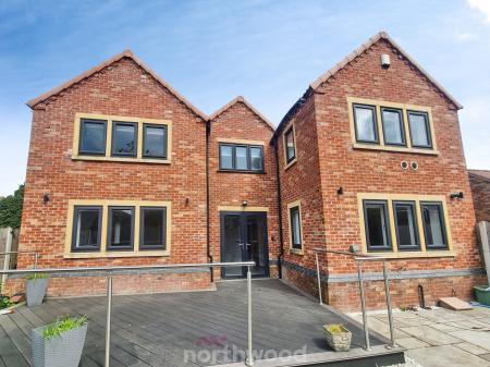 4 bedroom Detached house for sale in Bawtry Road, Bessacarr, Doncaster, DN4