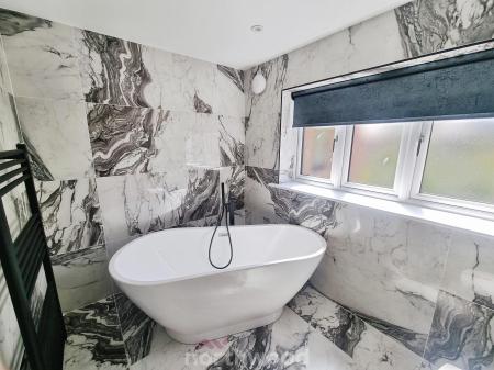 4 bedroom Detached house for sale in Bawtry Road, Bessacarr, Doncaster, DN4