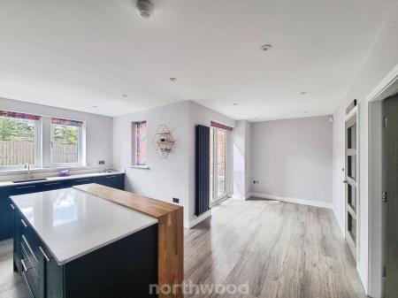 4 bedroom Detached house for sale in Bawtry Road, Bessacarr, Doncaster, DN4