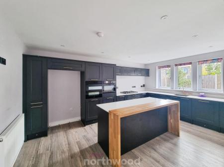 4 bedroom Detached house for sale in Bawtry Road, Bessacarr, Doncaster, DN4
