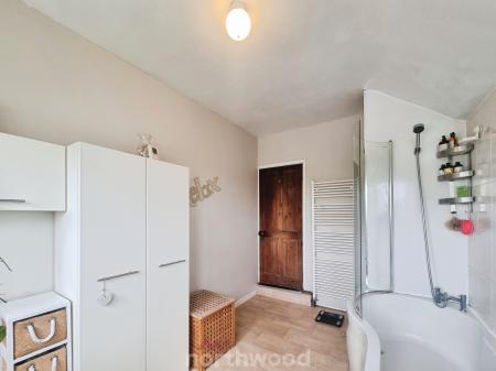 3 bedroom Terraced House for sale in Selby Road, Askern, Doncaster, DN6