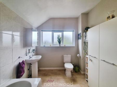 3 bedroom Terraced House for sale in Selby Road, Askern, Doncaster, DN6