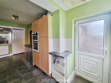 3 bedroom Terraced House for sale in Selby Road, Askern, Doncaster, DN6