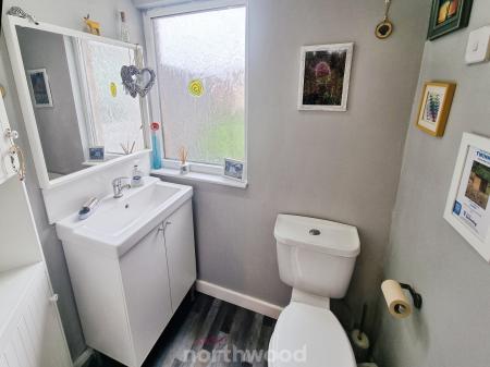 3 bedroom Terraced House for sale in Selby Road, Askern, Doncaster, DN6