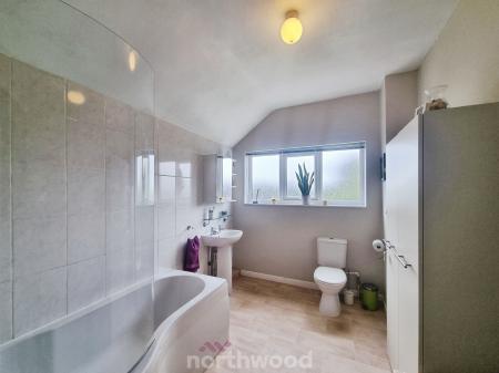 3 bedroom Terraced House for sale in Selby Road, Askern, Doncaster, DN6
