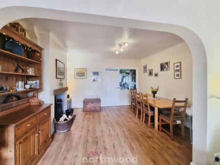 3 bedroom Terraced House for sale in Selby Road, Askern, Doncaster, DN6