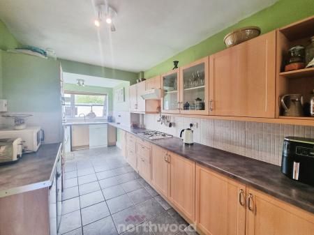 3 bedroom Terraced House for sale in Selby Road, Askern, Doncaster, DN6