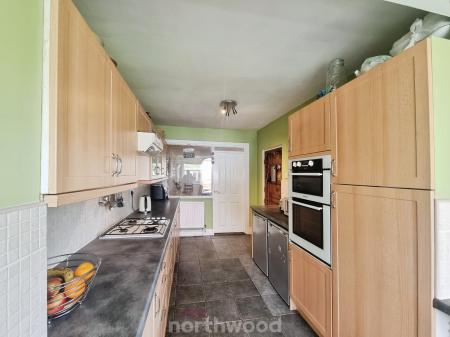 3 bedroom Terraced House for sale in Selby Road, Askern, Doncaster, DN6