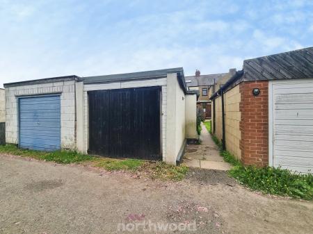 3 bedroom Terraced House for sale in Selby Road, Askern, Doncaster, DN6
