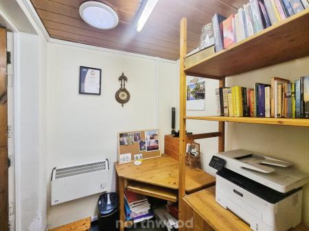 3 bedroom Terraced House for sale in Selby Road, Askern, Doncaster, DN6