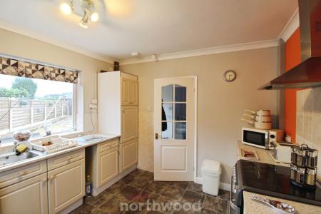 2 bedroom Bungalow to let in Amersall Road, Scawthorpe, Doncaster, DN5
