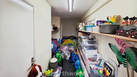 1 bedroom Commercial Property to let in Woodfield Road, Balby, Doncaster, DN4