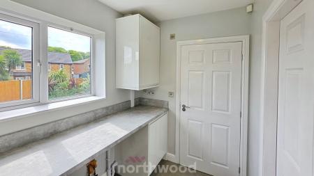 3 bedroom Semi-detached house to let in East View, Campsall, Doncaster, DN6