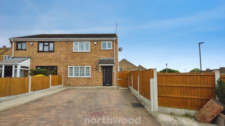 3 bedroom Semi-detached house to let in East View, Campsall, Doncaster, DN6