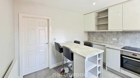 3 bedroom Semi-detached house to let in East View, Campsall, Doncaster, DN6