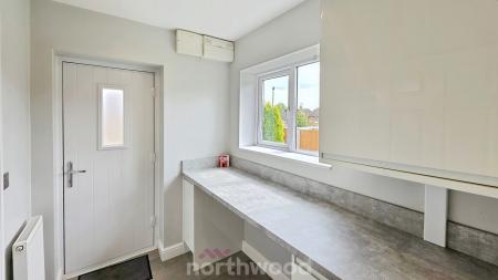 3 bedroom Semi-detached house to let in East View, Campsall, Doncaster, DN6