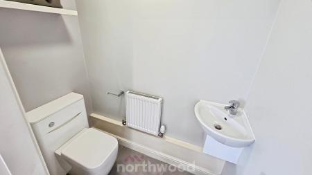 3 bedroom Semi-detached house to let in East View, Campsall, Doncaster, DN6