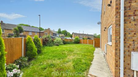 3 bedroom Semi-detached house to let in East View, Campsall, Doncaster, DN6
