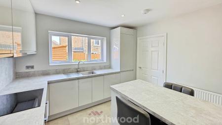 3 bedroom Semi-detached house to let in East View, Campsall, Doncaster, DN6