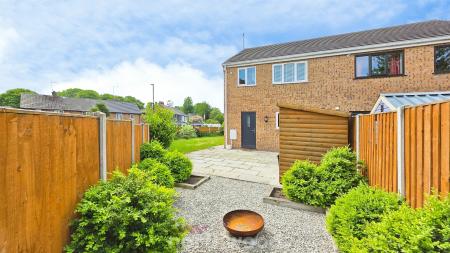 3 bedroom Semi-detached house to let in East View, Campsall, Doncaster, DN6