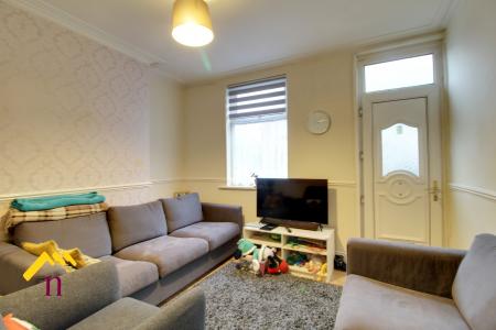 2 bedroom Terraced House to let in Gladstone Road, Hexthorpe, Doncaster, DN4