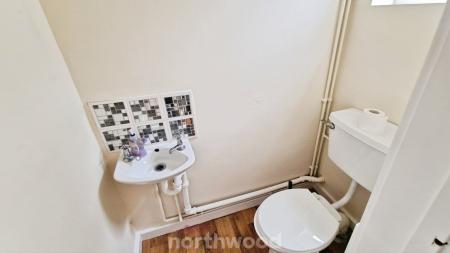 3 bedroom Terraced House to let in Warren Close, Intake, Doncaster, DN2