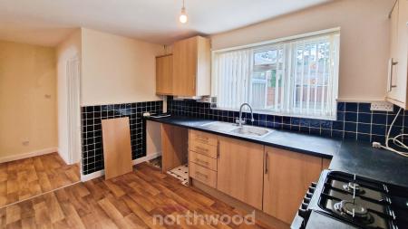 3 bedroom Terraced House to let in Warren Close, Intake, Doncaster, DN2