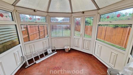 3 bedroom Terraced House to let in Warren Close, Intake, Doncaster, DN2