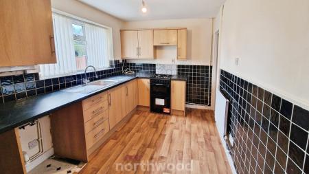 3 bedroom Terraced House to let in Warren Close, Intake, Doncaster, DN2