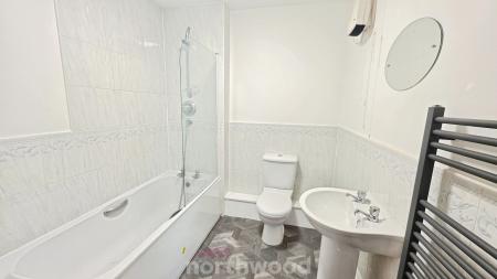2 bedroom Flat to let in Lakeside Boulevard, Lakeside, Doncaster, DN4