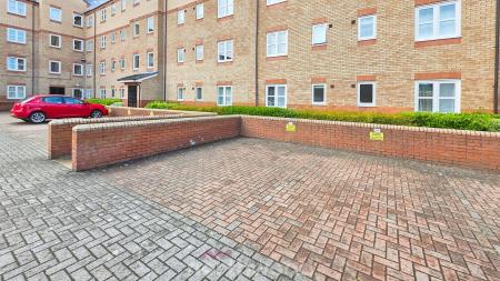 2 bedroom Flat to let in Lakeside Boulevard, Lakeside, Doncaster, DN4