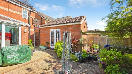 4 bedroom Semi-detached house for sale in Vulcan Mews, Auckley, Doncaster, DN9