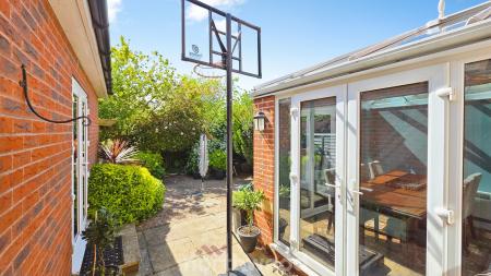 4 bedroom Semi-detached house for sale in Vulcan Mews, Auckley, Doncaster, DN9