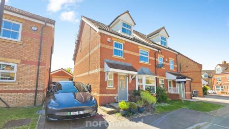 4 bedroom Semi-detached house for sale in Vulcan Mews, Auckley, Doncaster, DN9