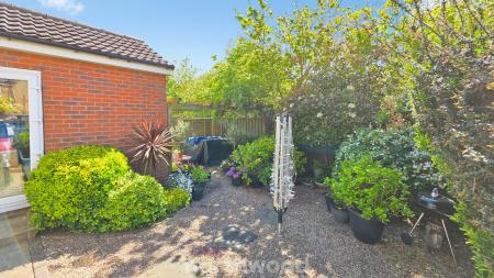 4 bedroom Semi-detached house for sale in Vulcan Mews, Auckley, Doncaster, DN9