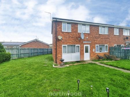 4 bedroom End of terrace house for sale in Borrowdale Close, Carcroft, Doncaster, DN6