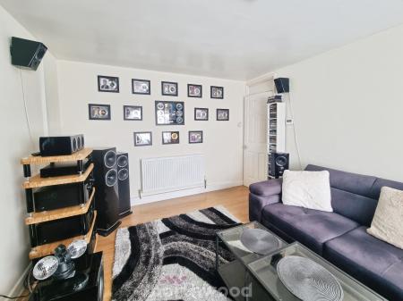 4 bedroom End of terrace house for sale in Borrowdale Close, Carcroft, Doncaster, DN6