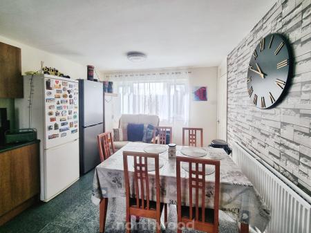 4 bedroom End of terrace house for sale in Borrowdale Close, Carcroft, Doncaster, DN6
