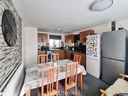 4 bedroom End of terrace house for sale in Borrowdale Close, Carcroft, Doncaster, DN6