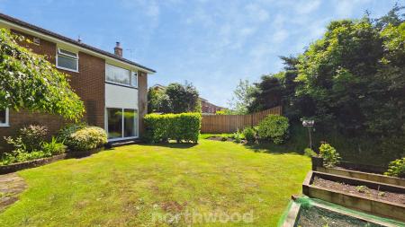 5 bedroom Detached house for sale in The Hollows, Bessacarr, Doncaster, DN4